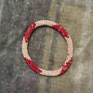 ❤️🩷❣️Elegant Red and Pale Pink Beaded Bracelet